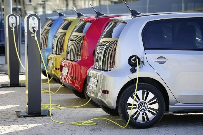 Əcnəbilər seyrə elektromobillərlə çıxır... – Azərbaycanda bu sahədə vəziyyət NECƏDİR?