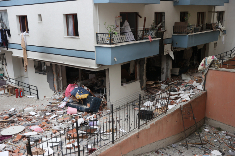 Ankarada yaşayış binasında PARTLAYIŞ: Ölən və yaralananlar var - VİDEO 
