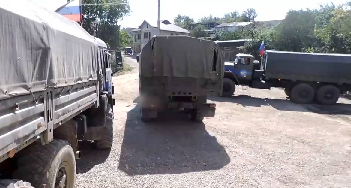 Rus sülhməramlılar Xankəndi çörək zavoduna 10 ton un aparıb - VİDEO