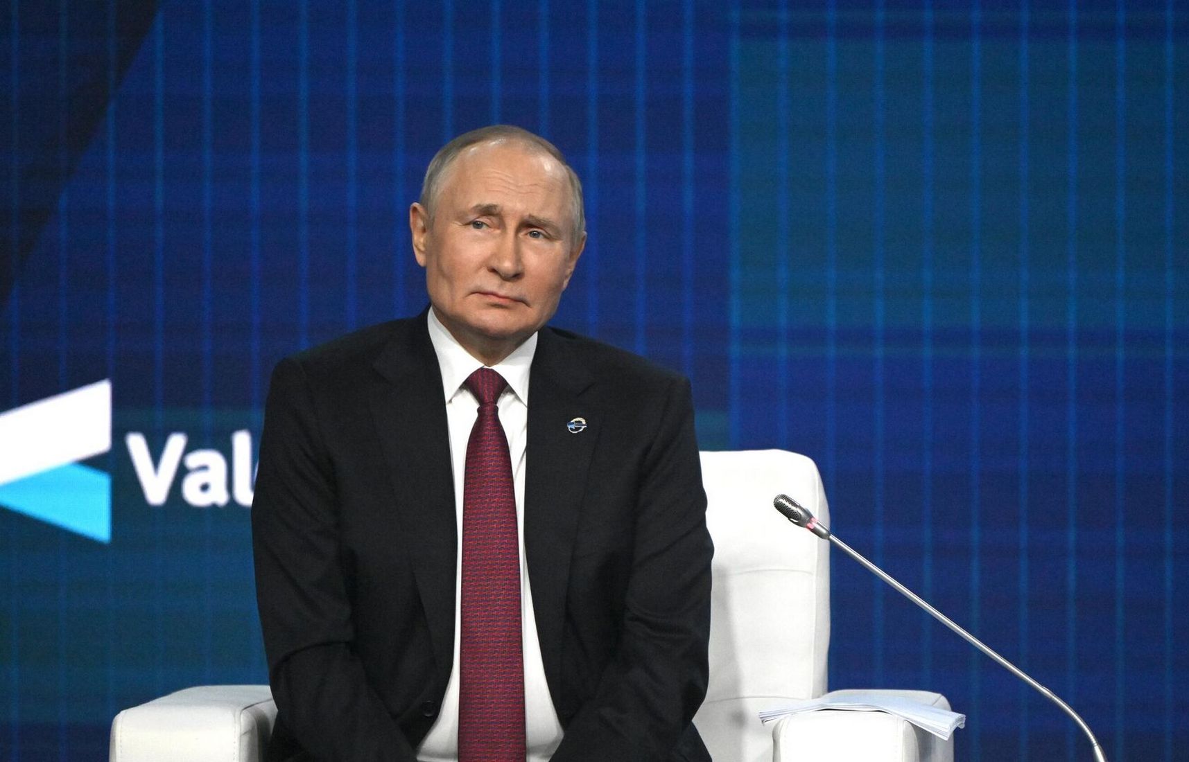 Putin “Valday”da Priqojini XATIRLADI: “Təyyarəsinə heç bir kənar təsir olmayıb” - VİDEO 
