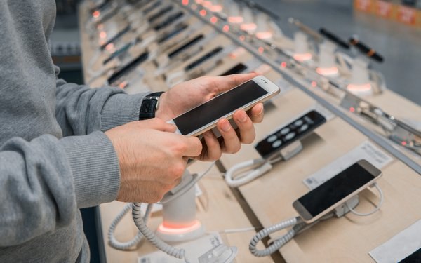 Mobil telefonların idxalı ilə bağlı YENİ QAYDA – QİYMƏTLƏR UCUZLAŞACAQ?