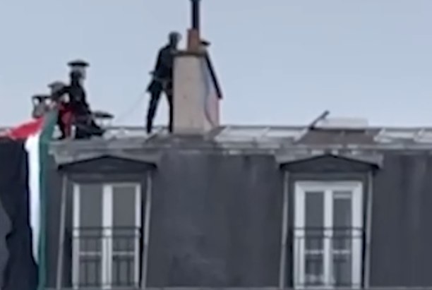 Parisdə Fələstin tərəfdarları ölkə bayrağını şəhər meydanından asdılar - VİDEO