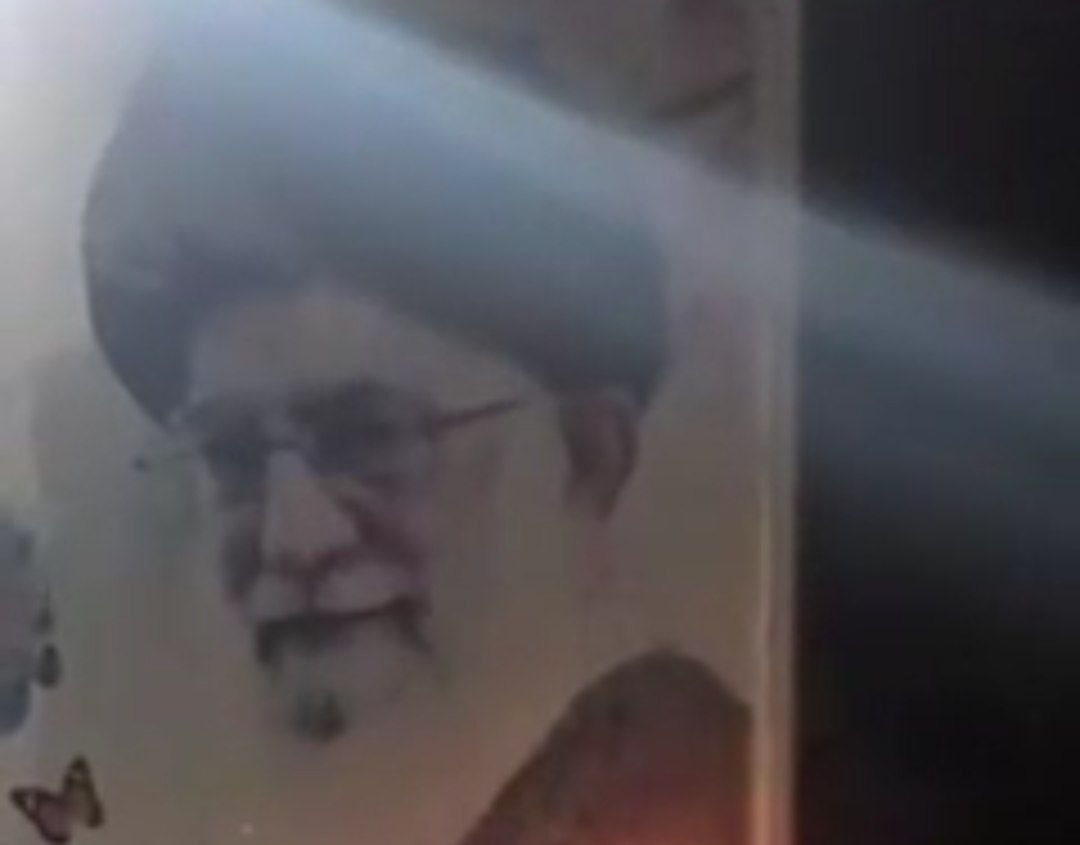 İranda Xameneinin baneri YANDIRILDI - VİDEO  
