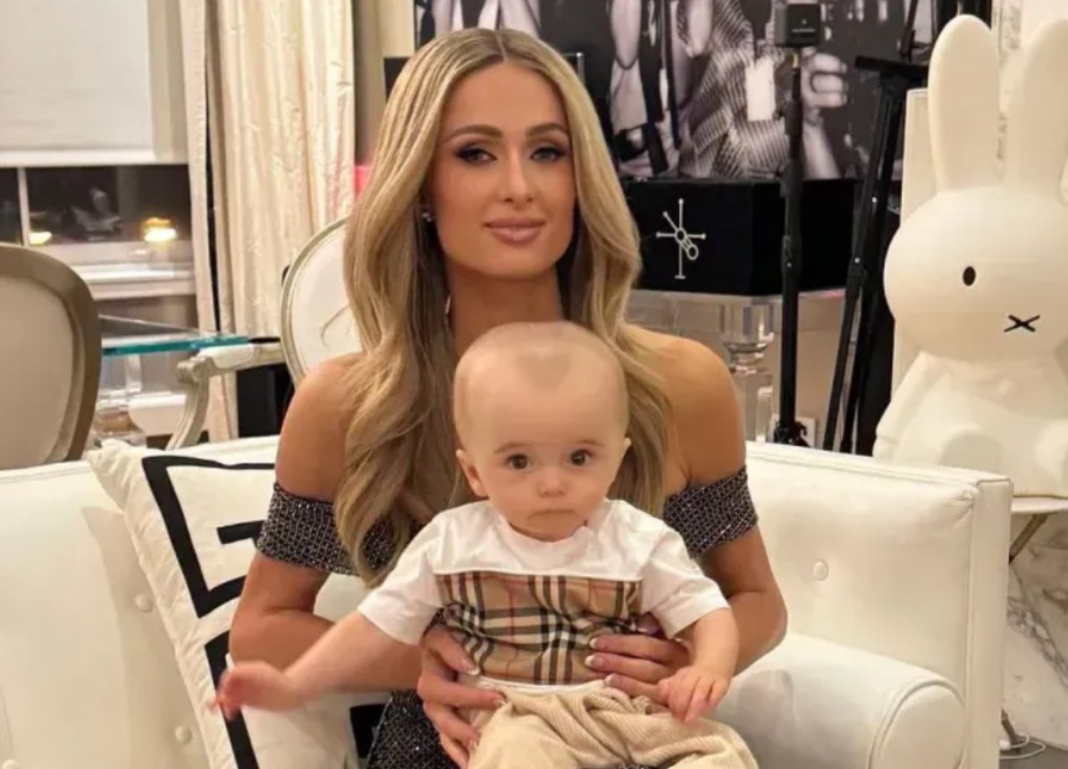 Peris Hilton oğlunun yeni FOTOLARINI YAYDI