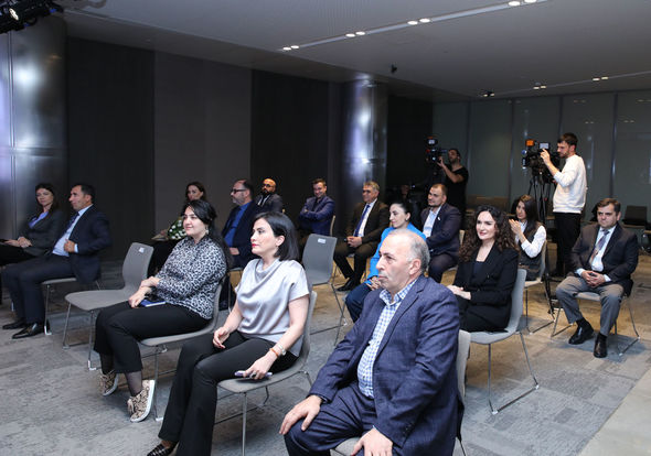 İqtisadiyyat Nazirliyi bir sıra televiziya işçilərini Fəxri fərmanla təltif edib - FOTO 