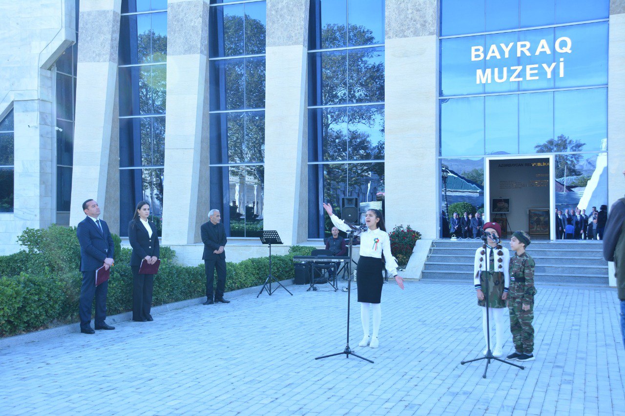 Göyçayda Dövlət Bayrağı günü coşqu ilə QEYD EDİLDİ - FOTO 