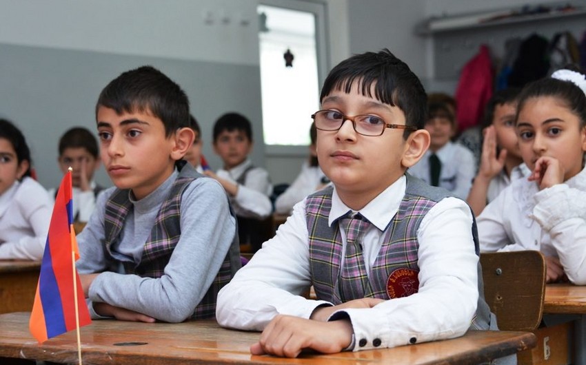 Rusiyadan Ermənistana göndərilən dərsliklərin paylanması DAYANDIRILDI 