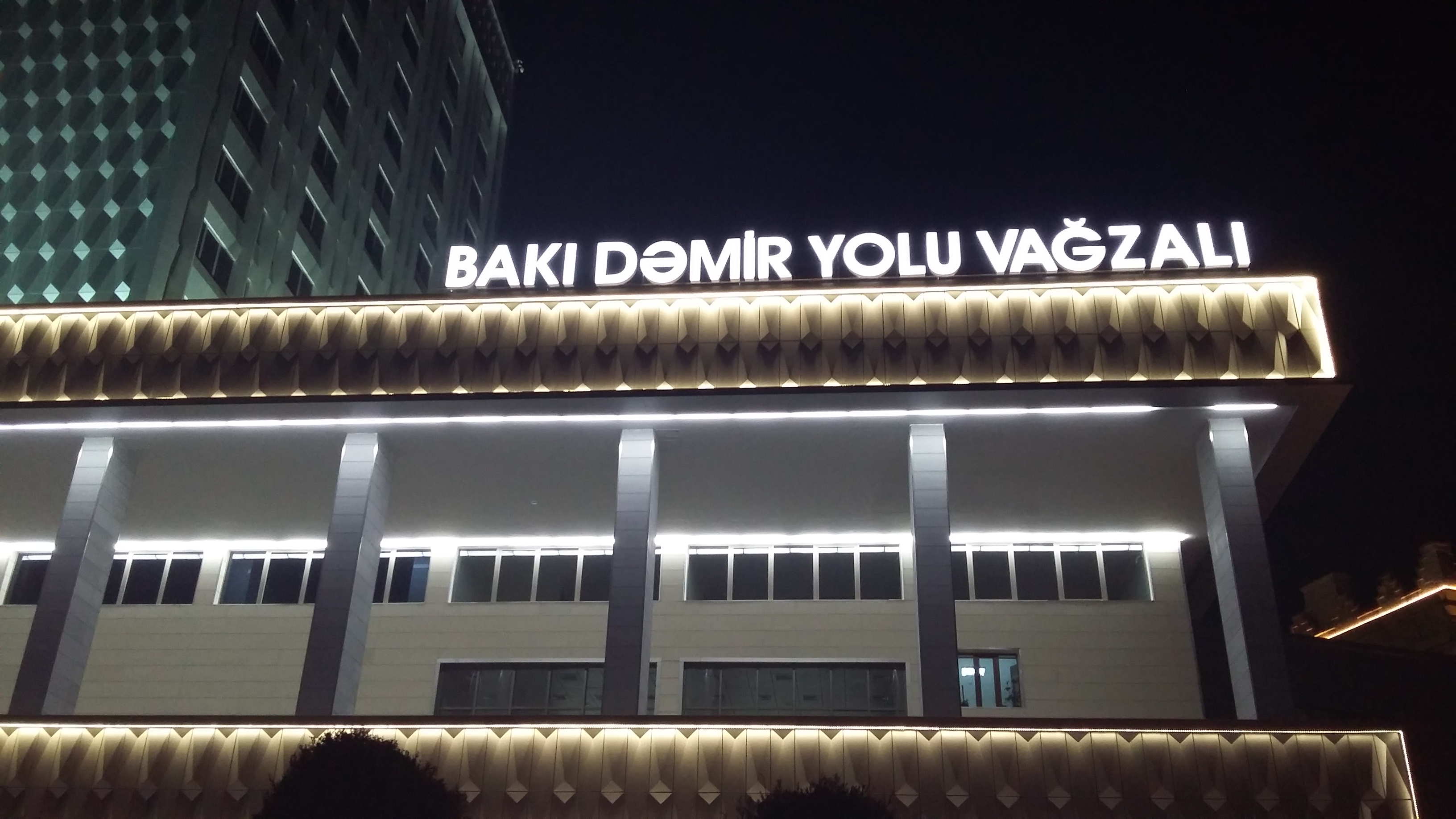 Bakı Dəmiryolu Vağzalına gec çatan sərnişinlər üçün ödənişsiz avtobuslar təyin edildi