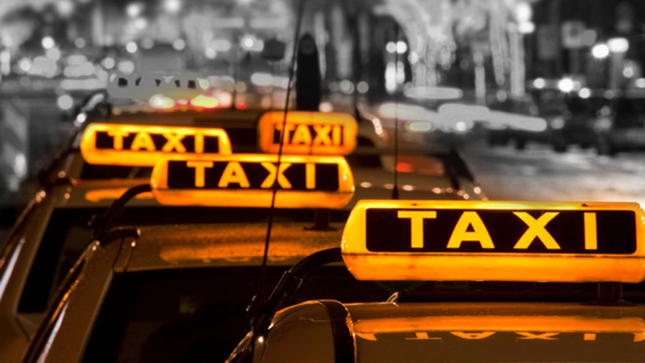 Bakıda DƏLƏDUZLUQ: Taksi sürücülərinə saxta əskinaslar verib qalığını tələb etdi – FOTO/VİDEO  