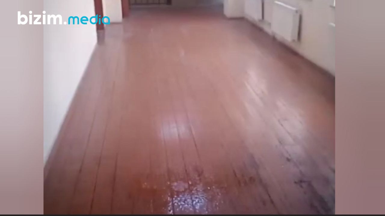 Pedoqoji Universitetin binasına yağış suyu doldu – VİDEO 