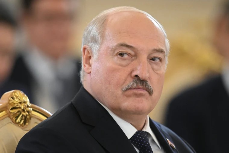 Lukaşenkonun səsi batdı - VİDEO 