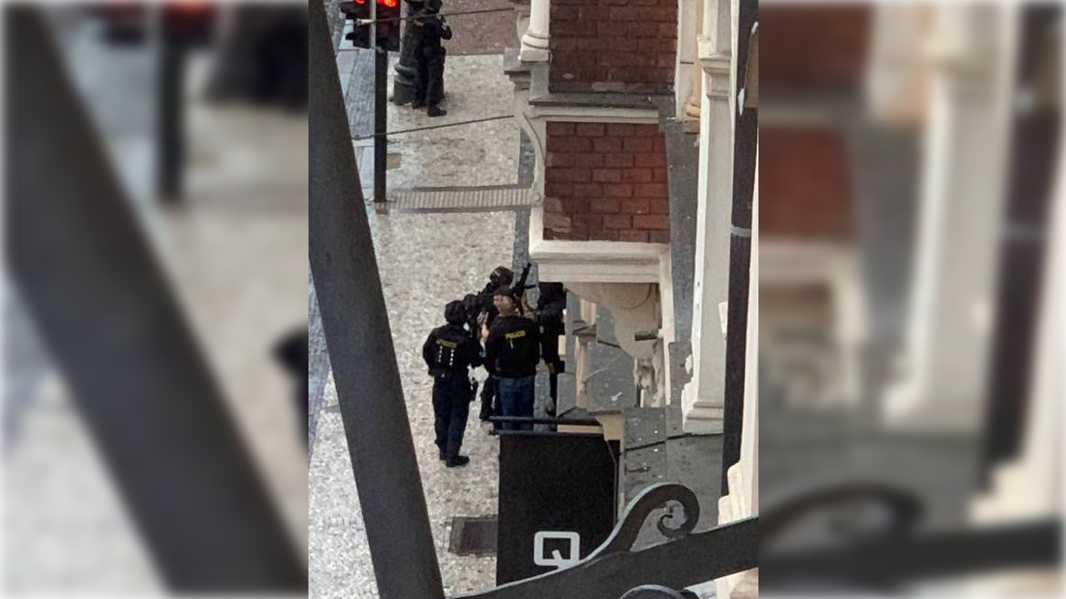 Praqanın mərkəzində universitetə silahlı basqın olub - FOTO/VİDEO