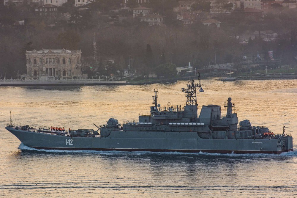 Ukrayna Rusiyanın hərbi gəmisini vurdu - VİDEO