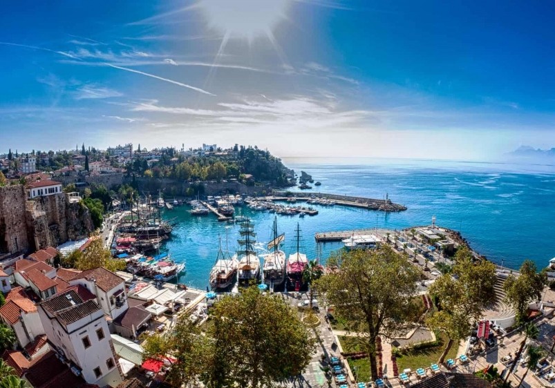 Antalya ötən il rekord sayda turist qəbul edib