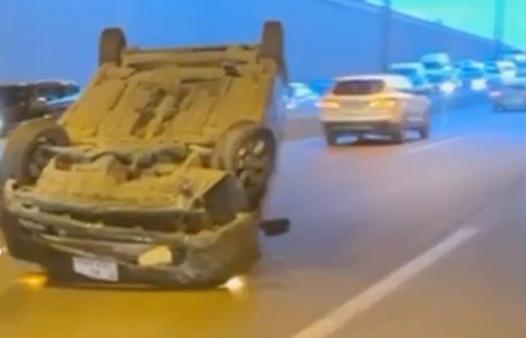 “Prius” yolun ortasında AŞDI - VİDEO 