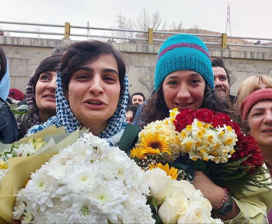 İranda 2 jurnalist 400 min dollar girov qarşılığında azadlığa ÇIXDI - FOTO/VİDEO
