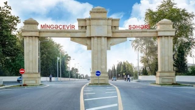 Mingəçevirdə məktəb direktorunun rüşvət alması ilə bağlı cinayət işi açıldı - VİDEO 