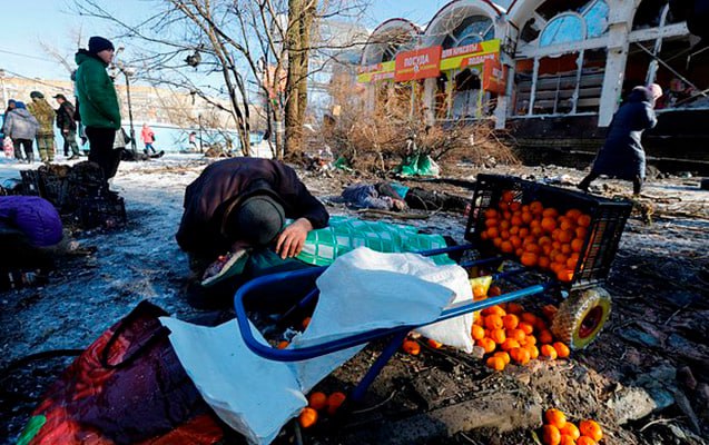 Ukrayna ordusu Donetsk bazarına mərmi atdı - 18 ölü, 13 yaralı var - VİDEO