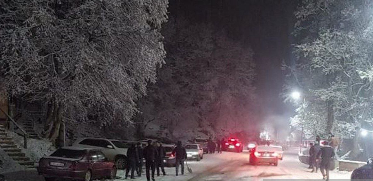 Göygöl-Kəlbəcər yolu buz bağlayıb, avtomobillərin hərəkəti çətinləşib - FOTO