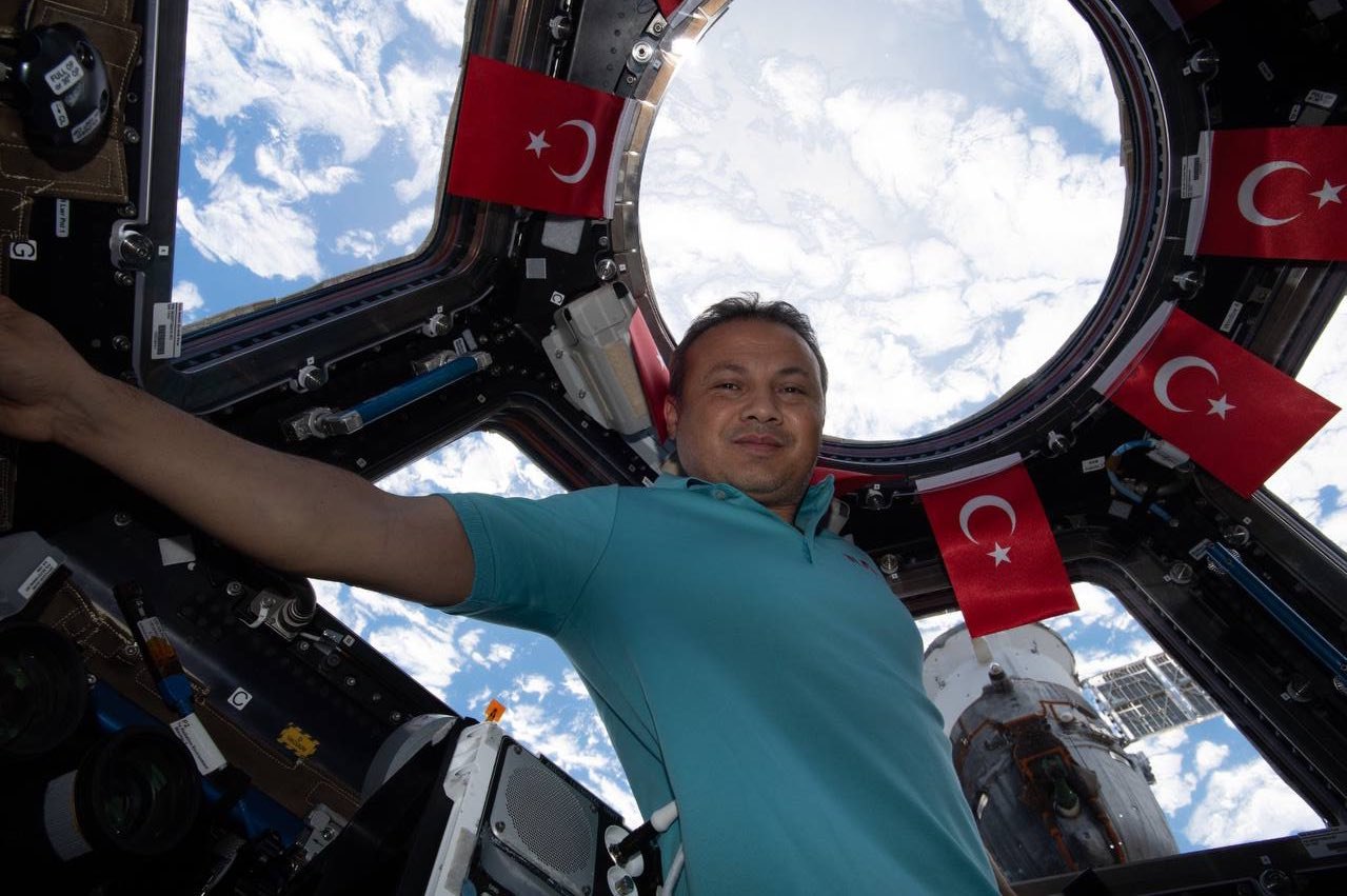 İlk türk astronavtdan kosmosdan yeni PAYLAŞIM - FOTO