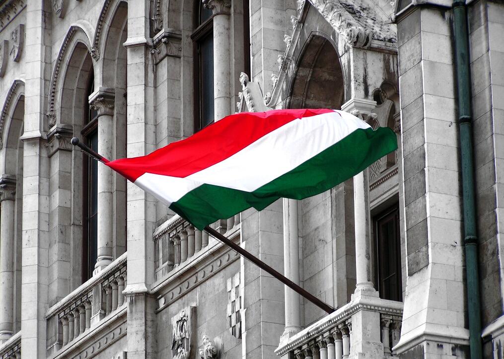 Brüssel Macarıstanı sanksiyalarla HƏDƏLƏDİ