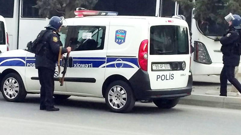 Polis Ağcabədidə əməliyyat keçirdi: 20 nəfər SAXLANILDI - FOTO