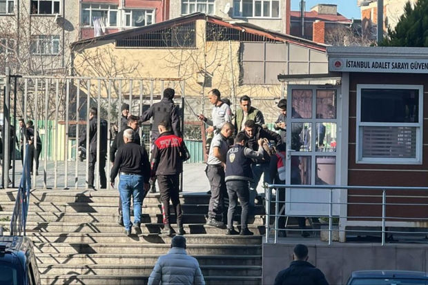 İstanbulda məhkəmə binasına silahlı hücum: 2 ölü, 6 yaralı var - FOTO/VİDEO