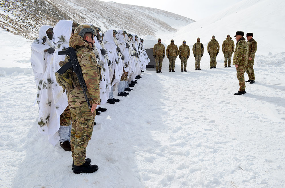 Kərim Vəliyev və Hikmət Mirzəyev Ordumuzun sərt qış şəraitində hazırlığını izləyib - FOTO 