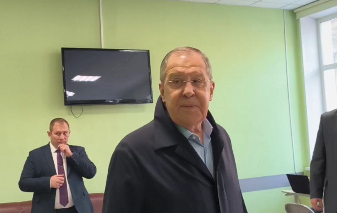 Lavrov Rusiya prezident seçkilərində səs verdi – VİDEO  