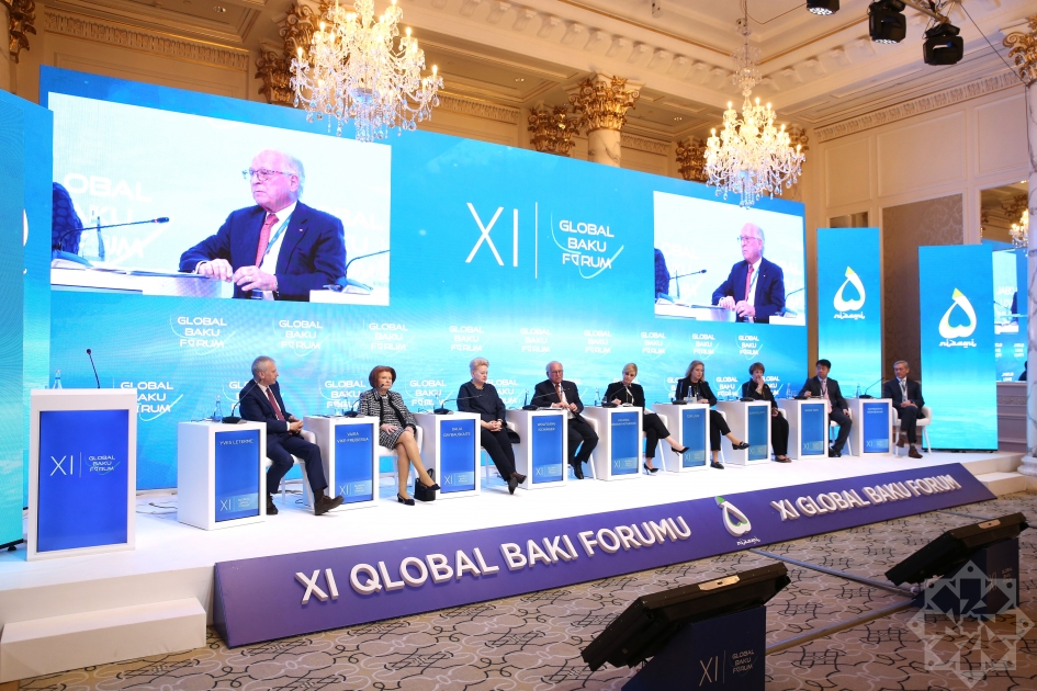 XI Qlobal Bakı Forumunda “Regional hərbi və iqtisadi ittifaqların rolu” mövzusunda panel iclası keçirilib - FOTO