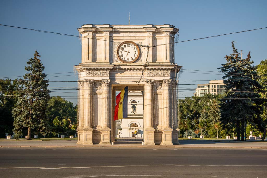 Moldovada vəziyyət qarışır: Prezident ittiham olundu