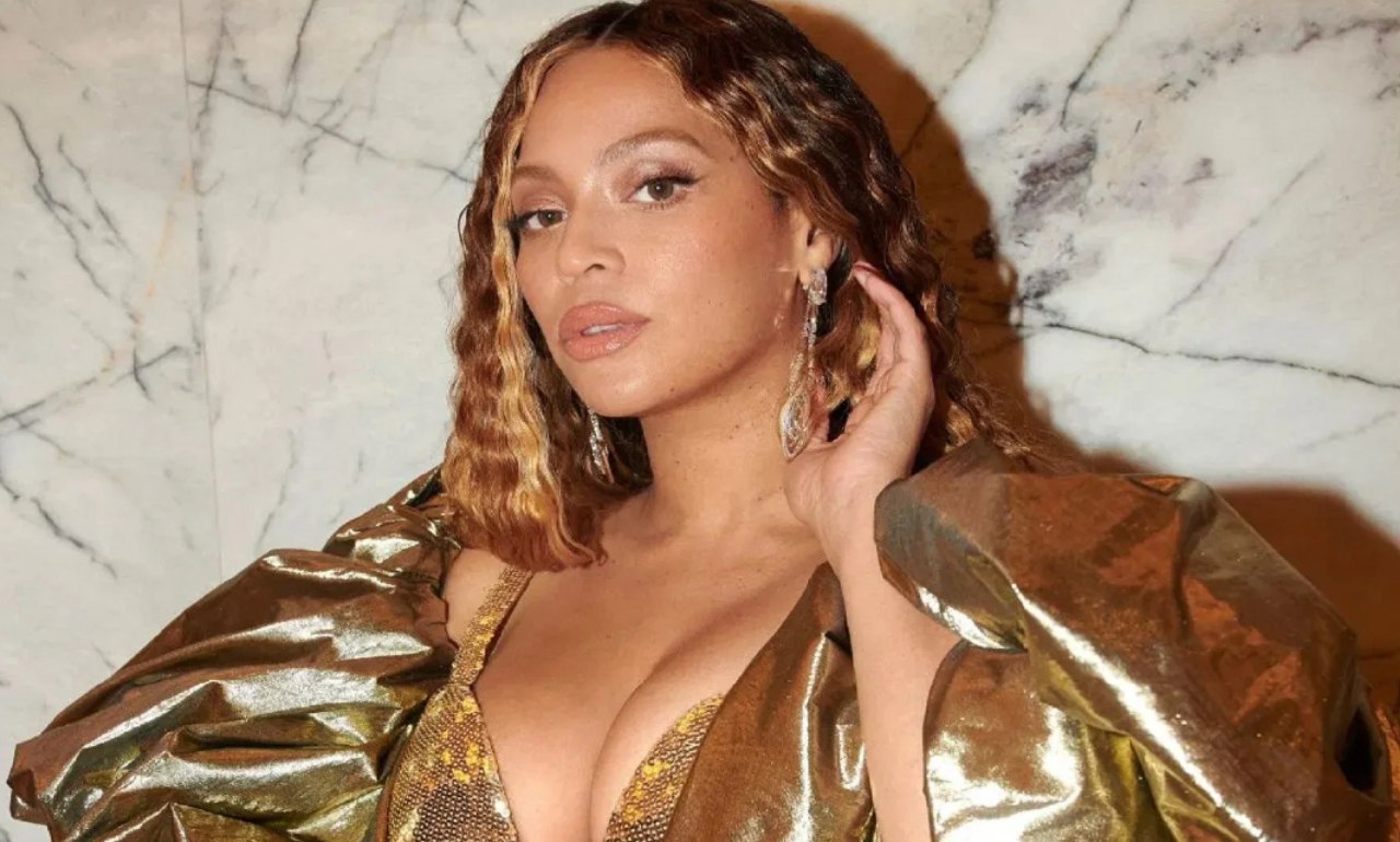 Beyonse yeni albomunu reklam etmək üçün çılpaq FOTOLAR çəkdirdi