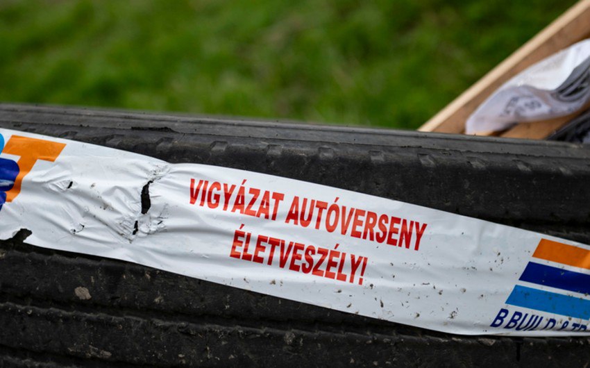 Macarıstanda ralli avtomobili tamaşaçılara çırpıldı - 4 ölü, 8 yaralı var