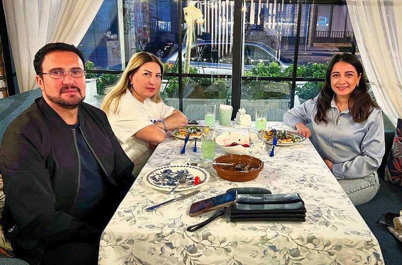 Nadir xanımı və gəlini ilə Ramazan süfrəsində - FOTO
