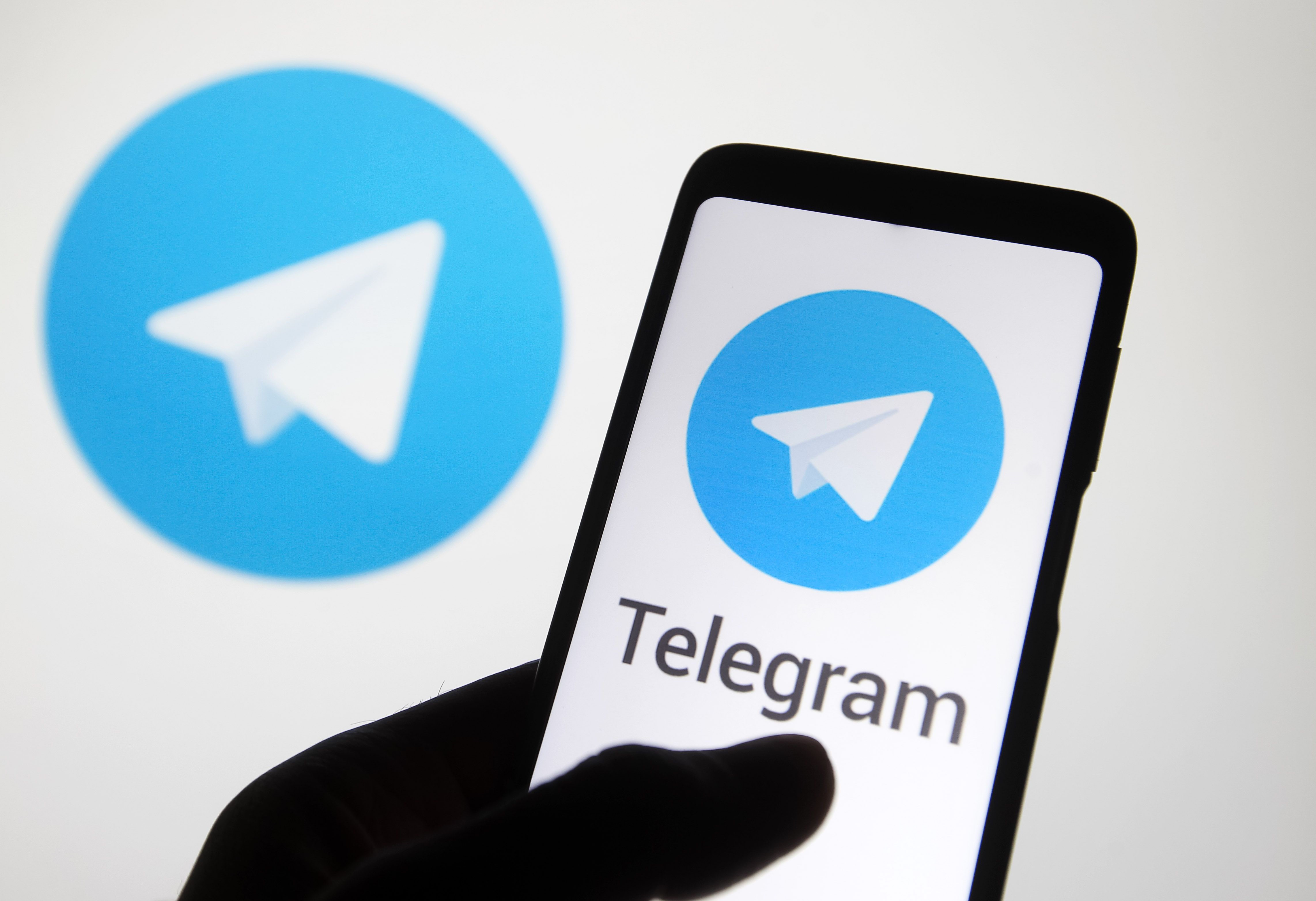 “Apple” “Telegram”dan ukraynalılar üçün qadağalar TƏLƏB EDİR