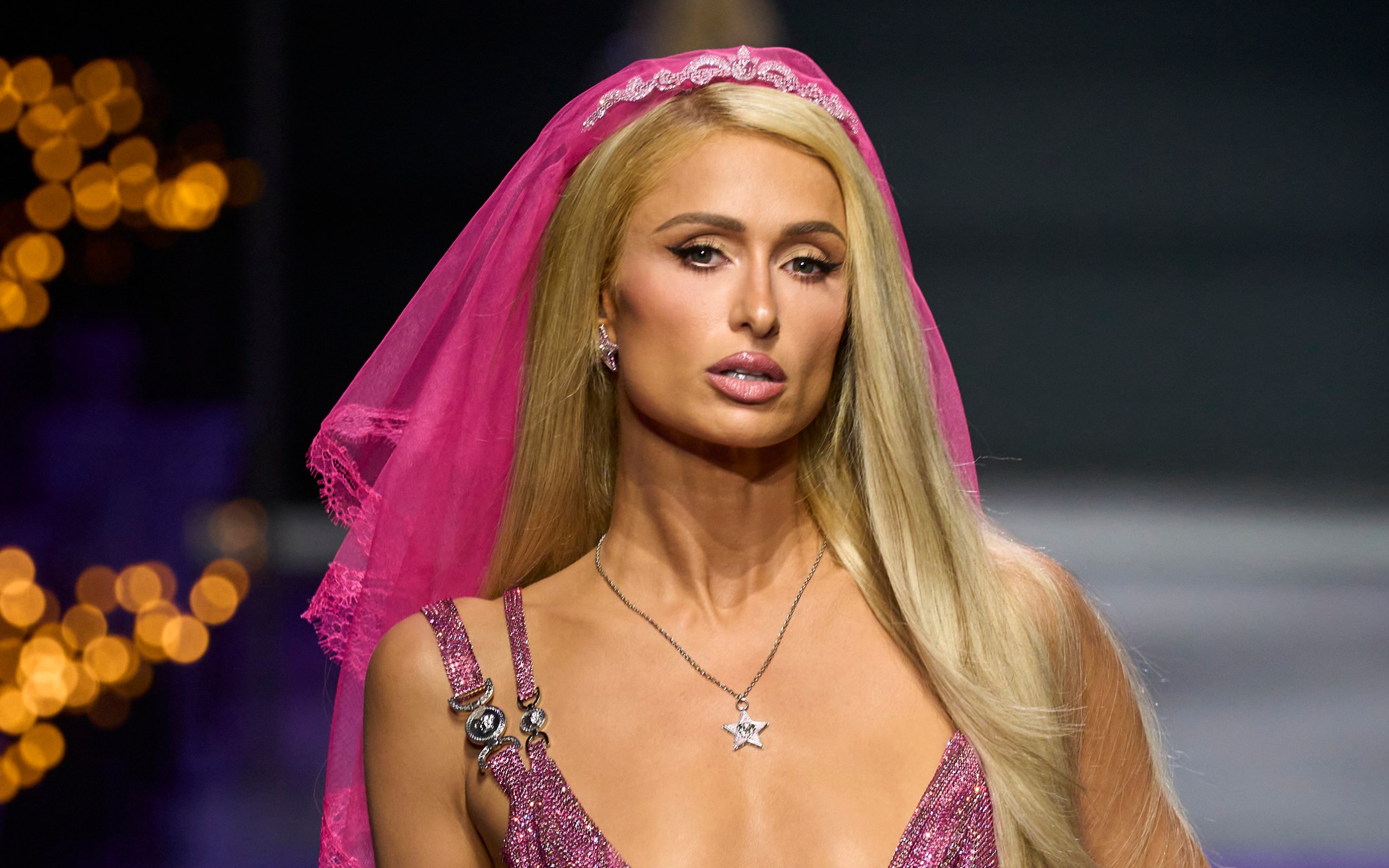 Paris Hilton dərgi üçün SOYUNDU - FOTO