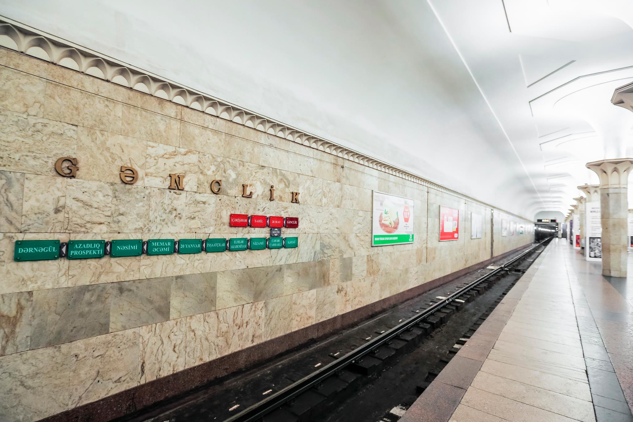 “Gənclik” metrostansiyasında sərnişin qatar yoluna düşüb - VİDEO