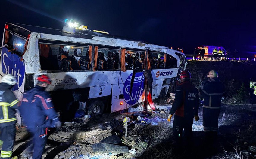 Türkiyədə sərnişin avtobusu aşdı - 2 ölü, 34 yaralı var - FOTO
