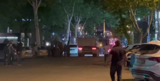 İrəvanda “KamAZ” etirazçıların üzərinə sürülüb, insident yaşanıb - VİDEO 