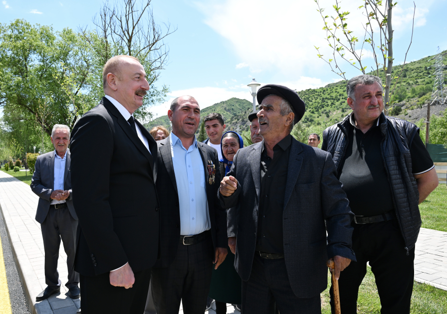Prezident Laçın rayonunun Sus kəndinə köçmüş sakinlərlə görüşdü - FOTO