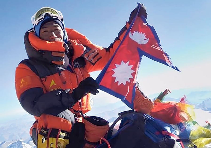 Nepallı alpinist Everesti 29-cu dəfə fəth etdi - FOTO