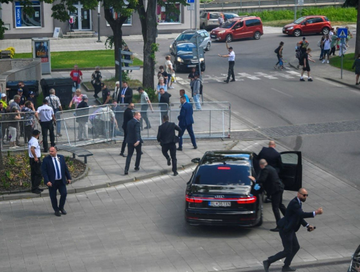 Slovakiyada hökumət binasında atışma: Baş nazir yaralandı - FOTO-VİDEO