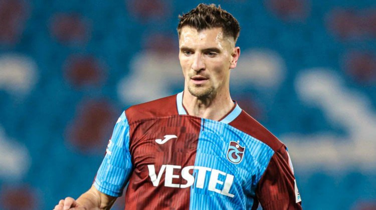 “Trabzonspor”un futbolçusu İspaniya klubuna keçir
