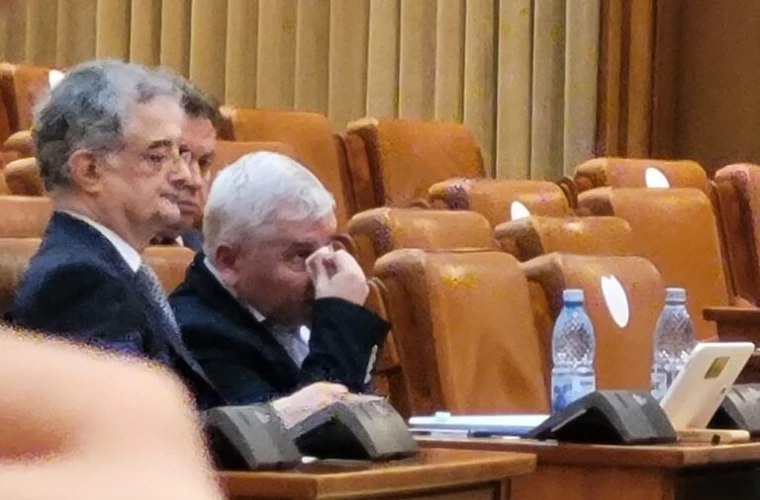 Rumıniya Parlamentində ƏLBƏYAXA DAVA: Deputat həmkarının burnunu dişlədi - VİDEO 