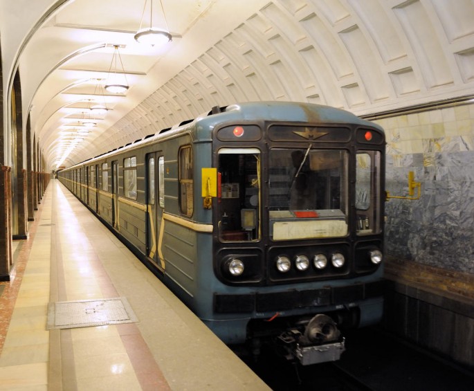 Moskva metrosunun tunelində tüstülənmə oldu, 171 nəfər təxliyyə edildi - VİDEO