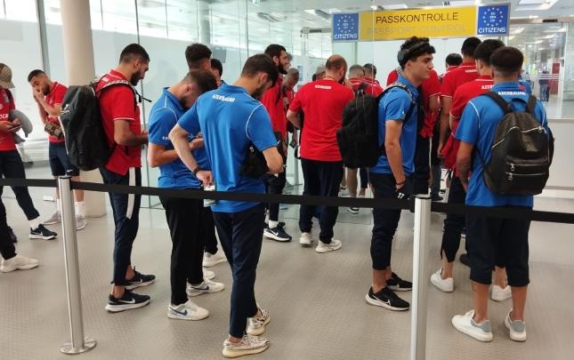 Azərbaycan millisi Macarıstana çatdı - FOTO