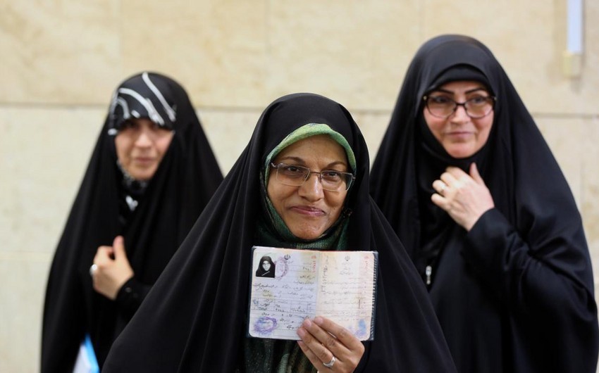 İranda prezidentliyə qadın namizəd fikrindən daşındı