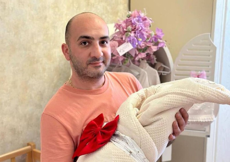 Aktyor Nicat dünyaya gələn qızı ilə ilk dəfə FOTOLARINI paylaşdı
