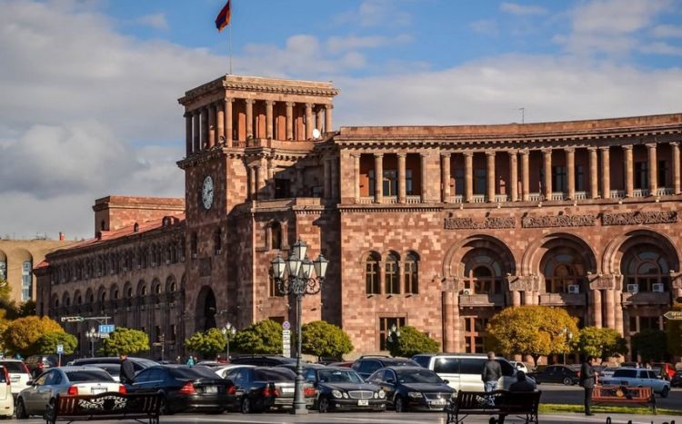 Ermənistanda büdcə kəsiri yarandı: Fransadan kredit alacaq