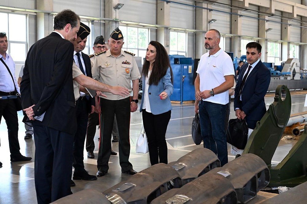 Kərim Vəliyev Serbiyanın döyüş sistemləri zavodunu ziyarət edib - FOTO